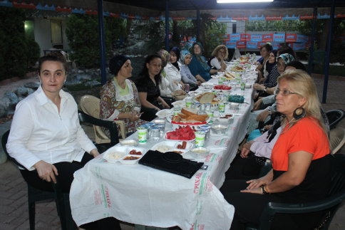 MHP Üyelerine İftar Verdi