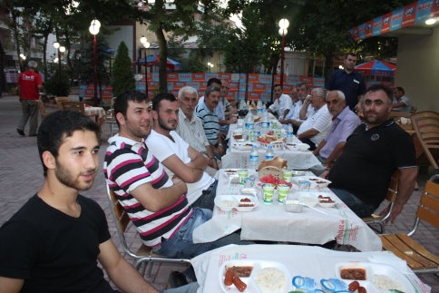 MHP Üyelerine İftar Verdi