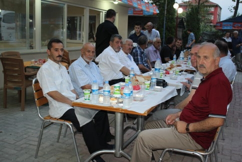 MHP Üyelerine İftar Verdi