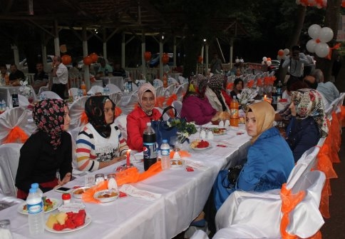 Ak Partililer İftarda Bir Araya Geldi