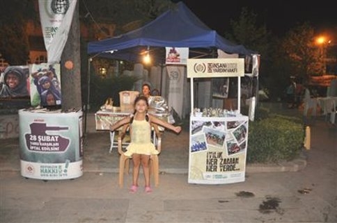 6 Yaşındaki Elanur Fakir Çocuklar İçin Yardım Topluyor