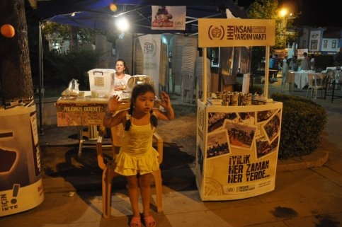 6 Yaşındaki Elanur Fakir Çocuklar İçin Yardım Topluyor