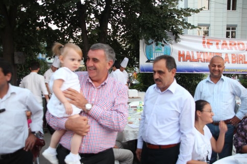 Geleneksel Halk İftarına Yoğun Katılım Oldu