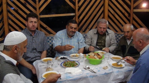 Acelle Yaylasında İftar Yaptılar