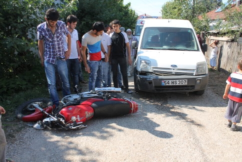 Yine Motosiklet Kazası 1 Kişi Yaralandı