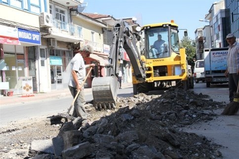 Akyazı Belediyesi Bayram Öncesi Teknik Çalışmaları Hızlandırdı