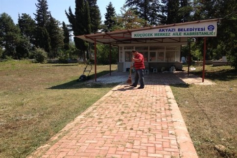 Akyazı Genelindeki Tüm Mezarlıklarda Bayram Temizliği