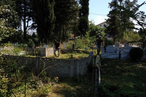 Akyazı Genelindeki Tüm Mezarlıklarda Bayram Temizliği