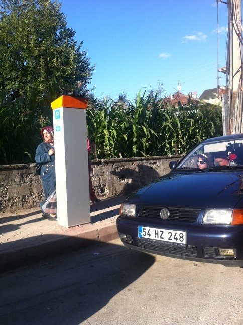 Bakın Akyazı Esnafı PARKOMATları Nasıl Kullanıyor