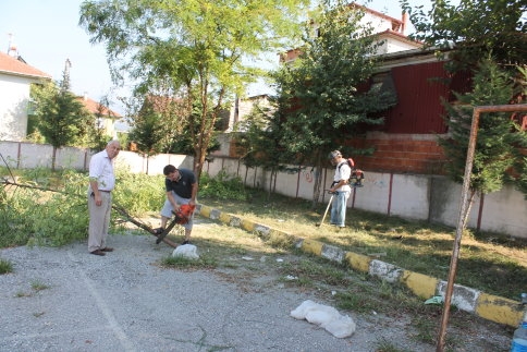 Okulun Bakımını Öğretmenler Yapıyor