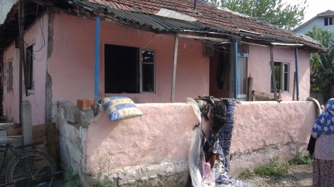 Elindeki Sigarayı Düşürünce Yangın Çıktı