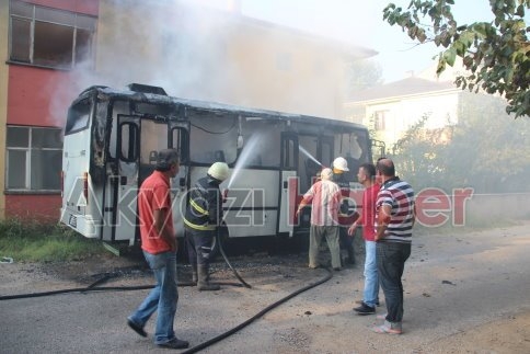 Park Halindeki Araç Tamamen Yandı