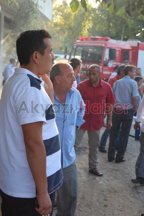 Park Halindeki Araç Tamamen Yandı