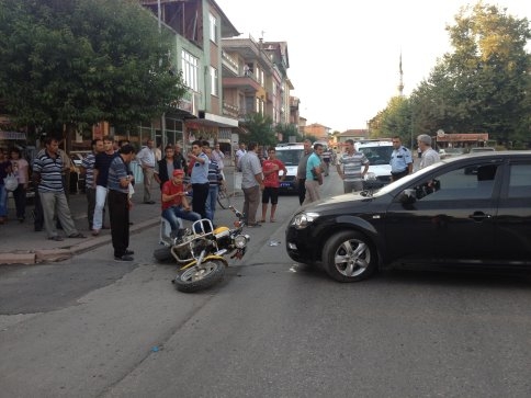 Motosiklet Sürücüsü Hafif Yaralandı