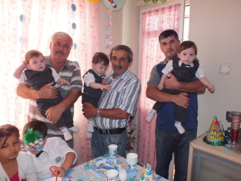 Üçüzlerin İlk Yaş Günü
