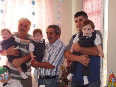 Üçüzlerin İlk Yaş Günü