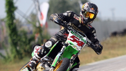 Sofuoğlu Misafire Yol Verdi