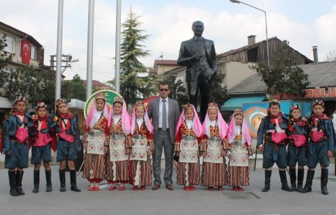 İlköğretim haftası çeşitli etkinliklerle kutlanıyor.