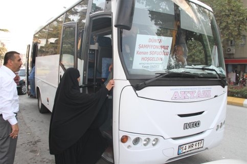 Akyazı Belediyesi Kenan Sofuoğlu'nu Karşılamak Üzere Otobüs Gönderdi