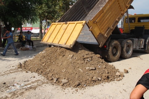 Yol Çöktü Kamyon Yan Yattı