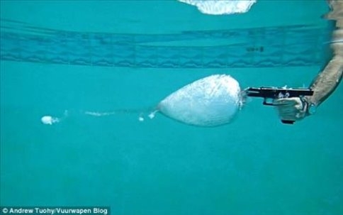 Suyun direnci mermiyi çiçeğe çevirdi!