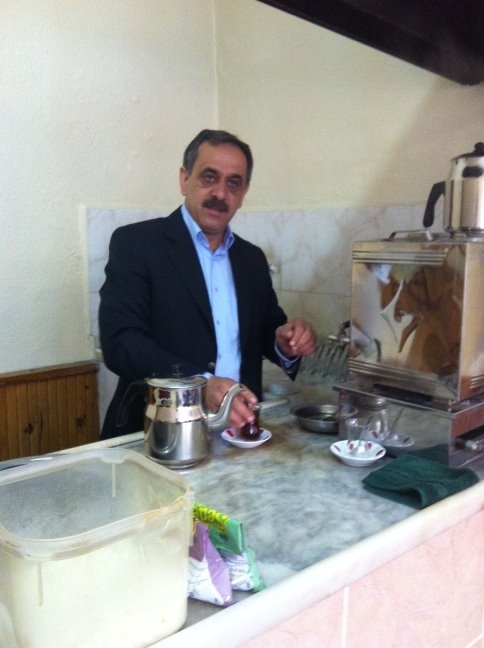 Başkan Çay Demledi, Esnafla Birlikte Sohbet Etti