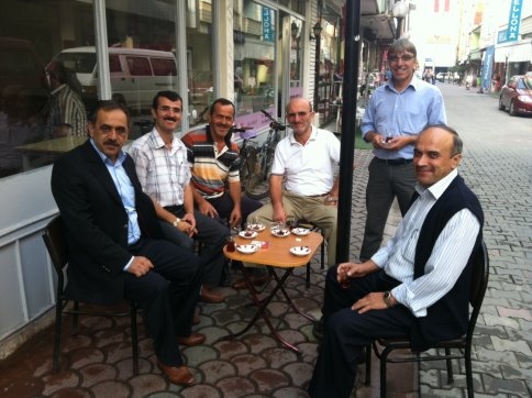 Başkan Çay Demledi, Esnafla Birlikte Sohbet Etti