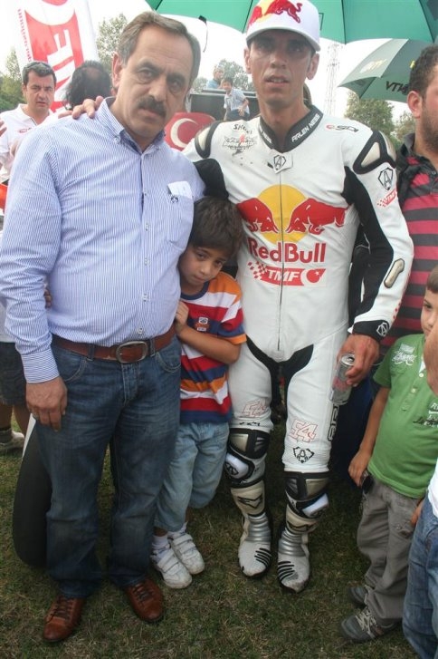 Başkan Yazıcı’dan Dünya Şampiyonuna Kalıcı Bir Jest