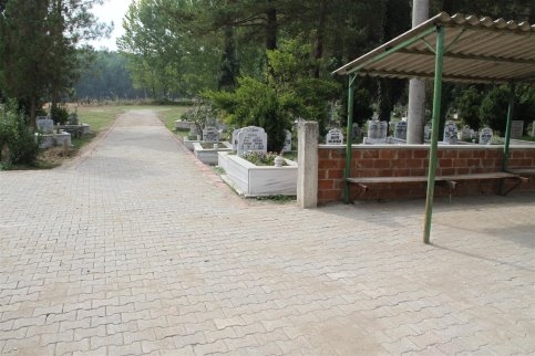 Akyazı’da ki Tüm Mezarlık Yollarına Parke Döşeniyor