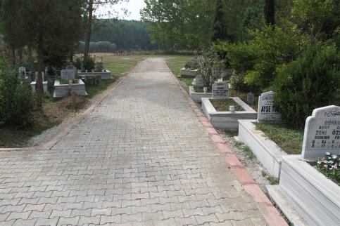 Akyazı’da ki Tüm Mezarlık Yollarına Parke Döşeniyor