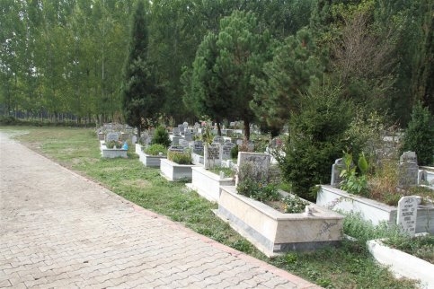 Akyazı’da ki Tüm Mezarlık Yollarına Parke Döşeniyor