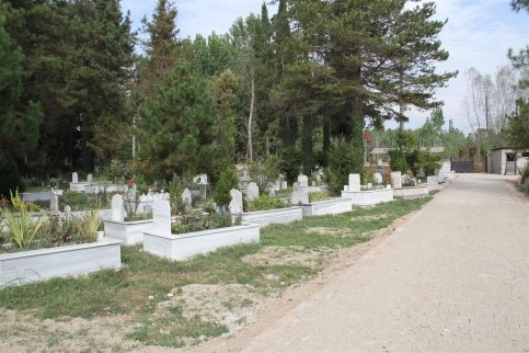 Akyazı’da ki Tüm Mezarlık Yollarına Parke Döşeniyor