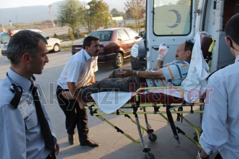 Eski Muhtar Odun Keserken Kolunu Kesti