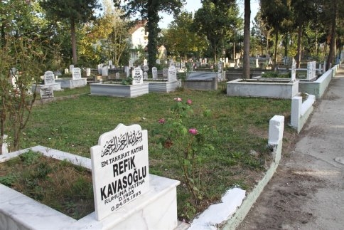 Akyazı’da Mezarlıklar Bayrama Hazır