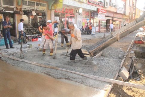 Akyazı Çarşı İçi Betonu Döküldü