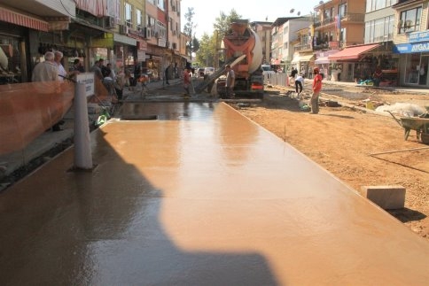 Akyazı Çarşı İçi Betonu Döküldü