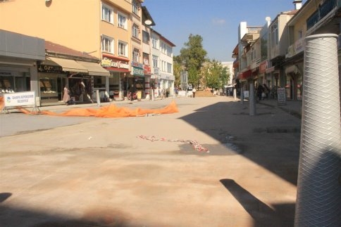 Akyazı Çarşı İçi Betonu Döküldü