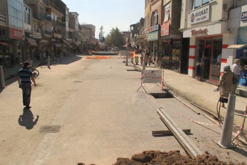 Akyazı Çarşı İçi Betonu Döküldü