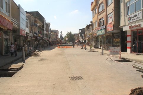 Akyazı Çarşı İçi Betonu Döküldü