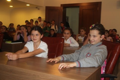 Öğrenciler İlk Bayramlaşmaya Başkanla Başladı