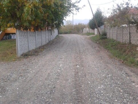 Sokağa Asfalt Atılmasını Beklerken Çakıl Atıldı!