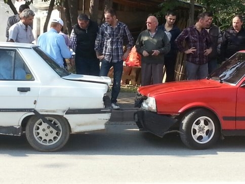 4 Araç birbirine girdi