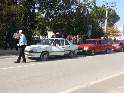 4 Araç birbirine girdi