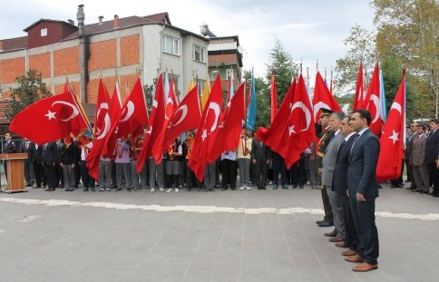 Cumhuriyet Bayramı Kutlamaları Törenle Başladı