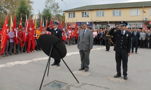 Cumhuriyet Bayramı Kutlamaları Törenle Başladı