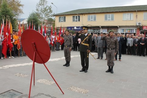 Cumhuriyet Bayramı Kutlamaları Törenle Başladı