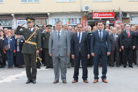 Cumhuriyet Bayramı Kutlamaları Törenle Başladı