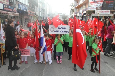 Başkan Yazıcı Çocuklara 29 Ekim’de Bayrak Dağıttı