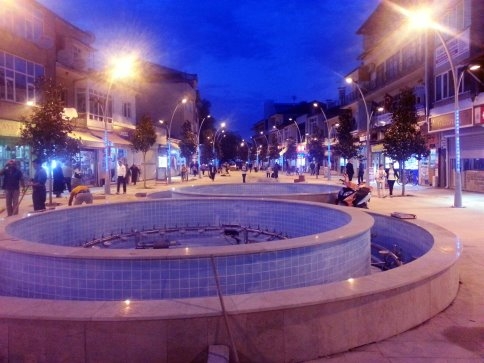 Akyazı Çarşı İçinde Aydınlatma Çalışmaları Tamamlandı