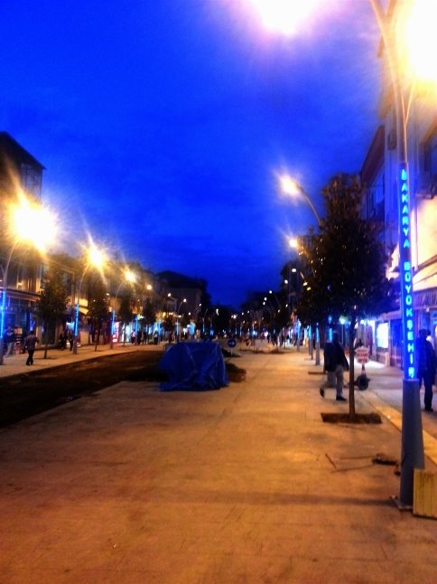 Akyazı Çarşı İçinde Aydınlatma Çalışmaları Tamamlandı